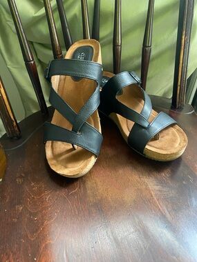 Euro Soft  Vegan Emrie Wedge In Excellent Pre Owned Condition